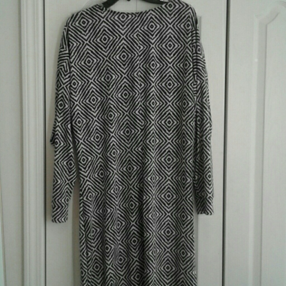 Dress - Picture 3 of 4